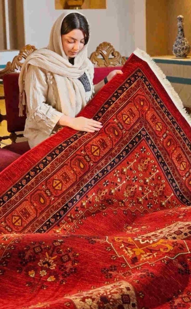 دکوراسیون خانه با فرش قرمز دستباف