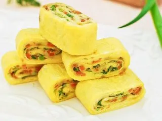 رول تخم مرغ و سبزیجات