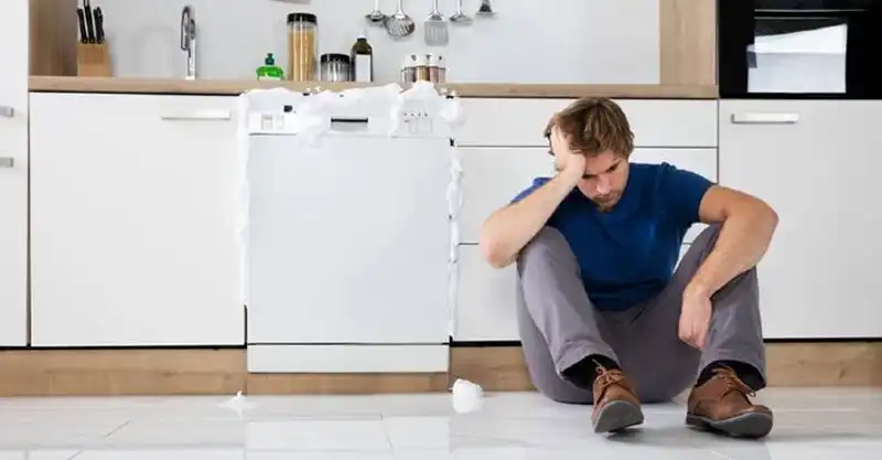 نشت آب از زیر ماشین ظرفشویی