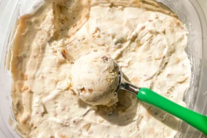 طرز تهیه بستنی خانگی با موز و بیسکویت پتی بور