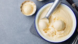 طرز تهیه بستنی خانگی با شیر و خامه