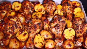 خوراک مرغ و سیب زمینی با رب گوجه